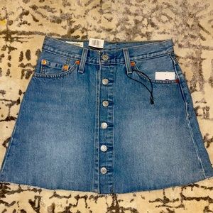 🌙 Levi’s Button Down Skirt ⭐️